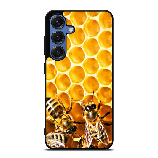 Bee on Honeycomb Samsung S25 Ultra Case